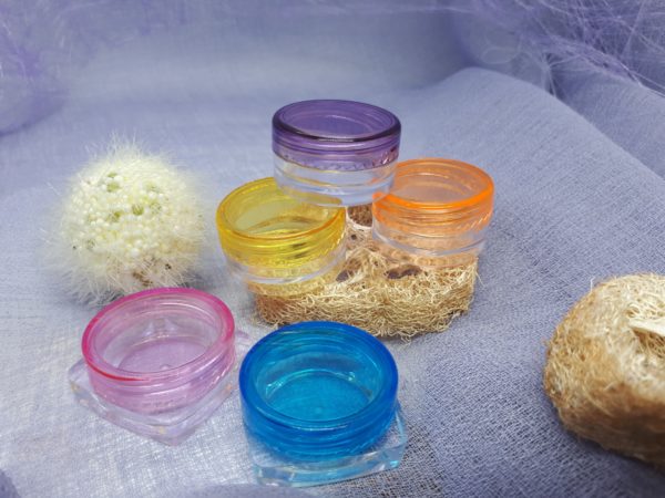 Bunte Kosmetikdöschen- 5 Stk/ 3gr.